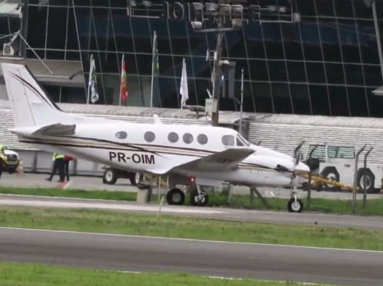 VÍDEO: Com estradas do MA esburacadas, Brandão usa aeronave de agiota para se deslocar