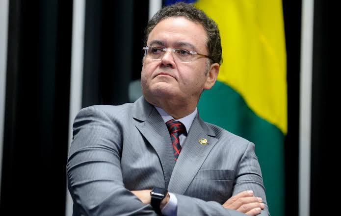 Justiça obriga Roberto Rocha a retirar publicação contra Flávio Dino