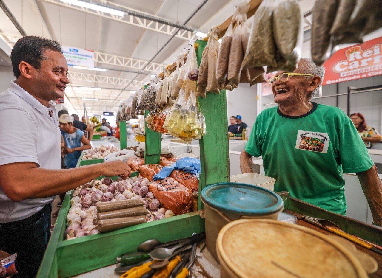 Weverton Rocha faz visita ao Mercado do Coroadinho