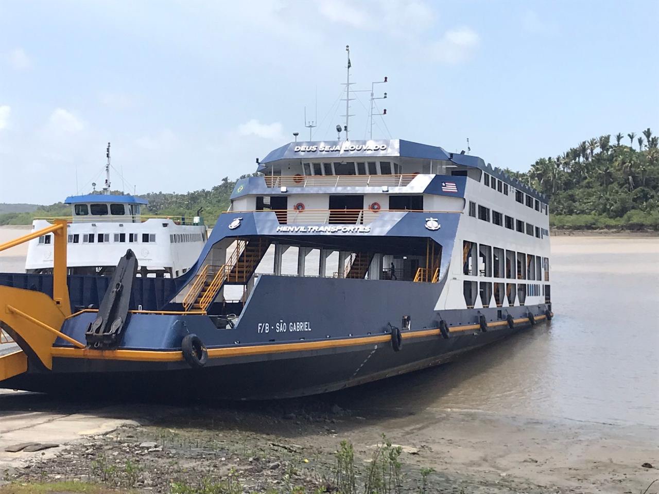 Ferry São Gabriel encalha, atrapalha viagens e causa fila longa de espera
