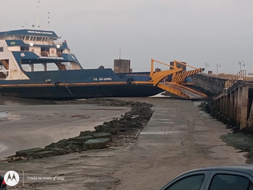 Ferry velho São Gabriel encalha à véspera da eleição