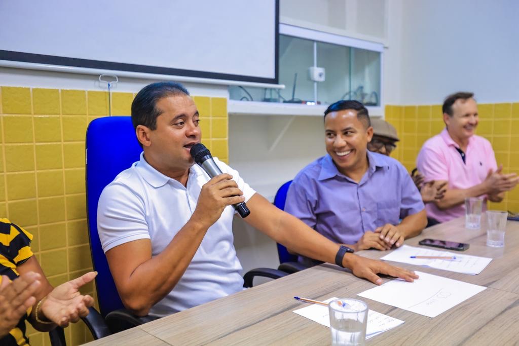 Weverton reúne PDT em São Luís e anuncia rumos