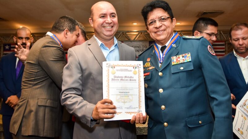 Jornalista Robson Paz recebe Medalha Alferes Moraes Souto, maior honraria do Corpo de Bombeiros