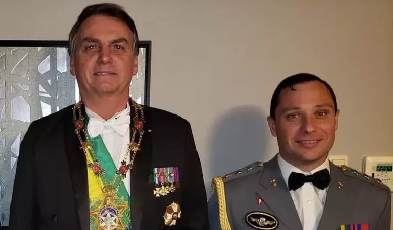 PF prende ex-ajudante de ordens de Bolsonaro